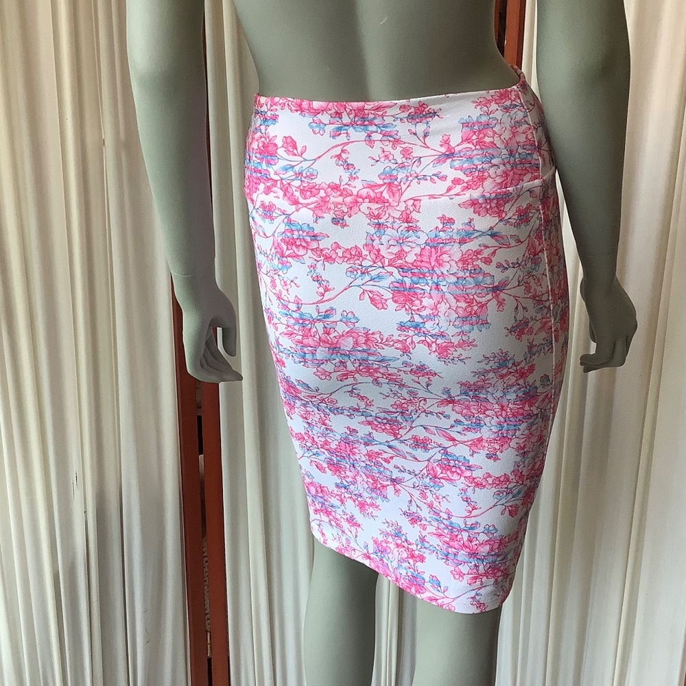 LuLaRoe Cassie Skirt Pink Floral Knee Length Pull On Pencil Size XS - Picture 2 of 5